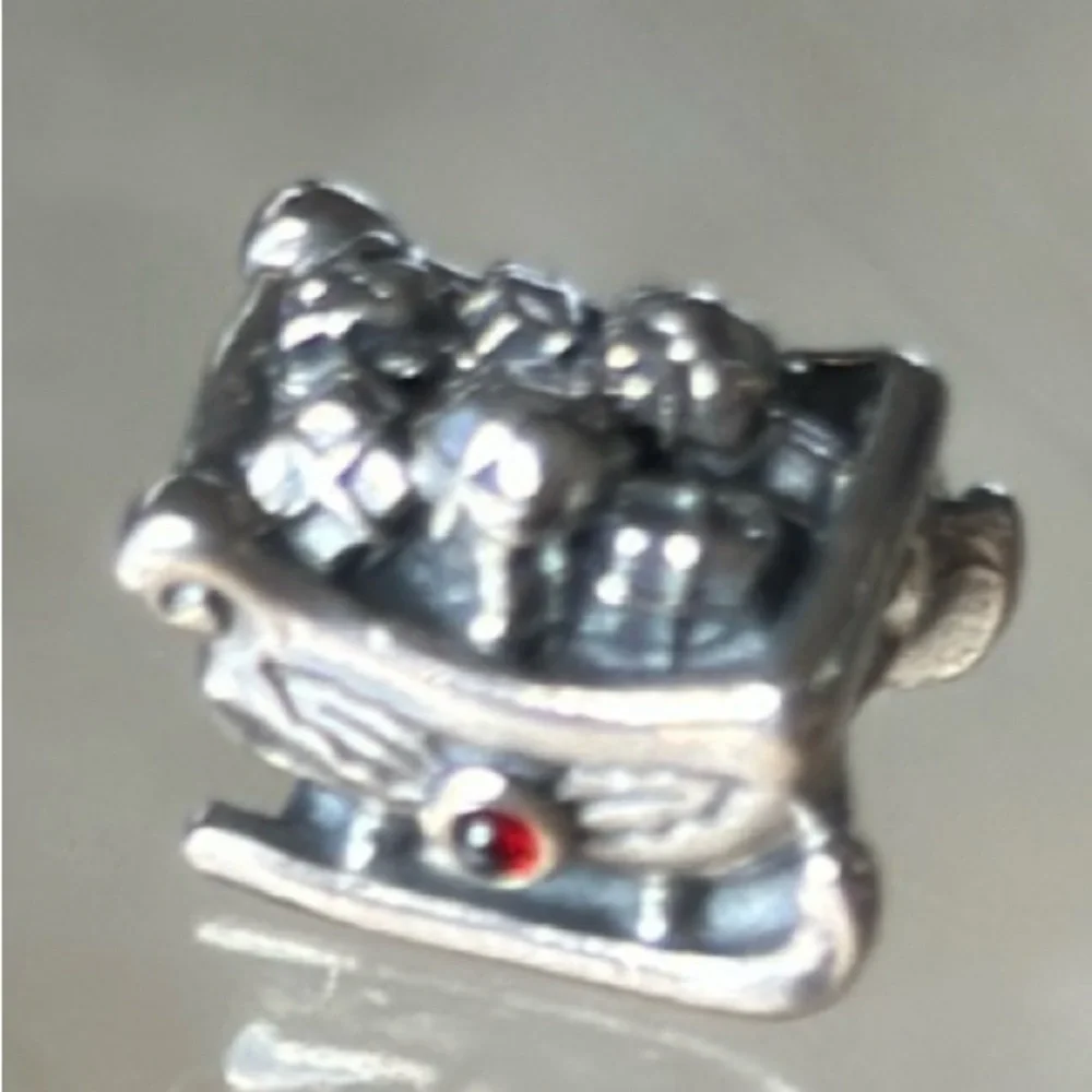 Pandora Santa Sleigh 🛷 with gifts 🎁